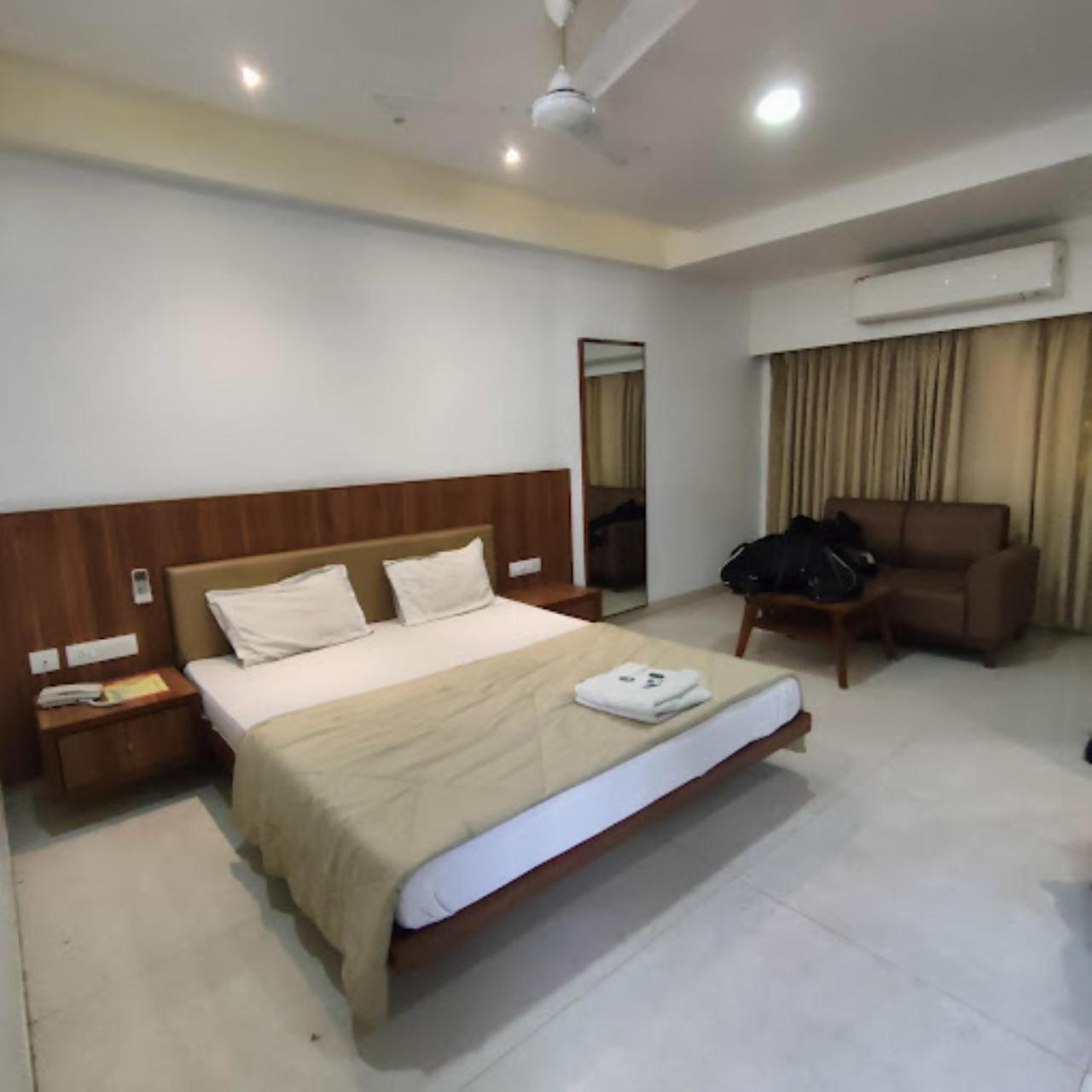Hotel Anjali Palace Bhuj Eksteriør billede